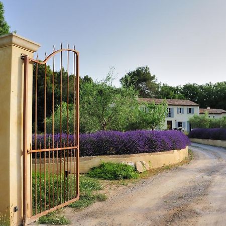 Mas De Lure Bed and Breakfast Salon-de-Provence Esterno foto