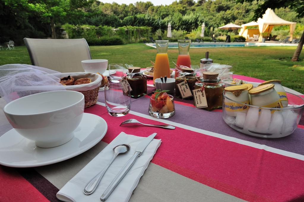 Mas De Lure Bed and Breakfast Salon-de-Provence Esterno foto