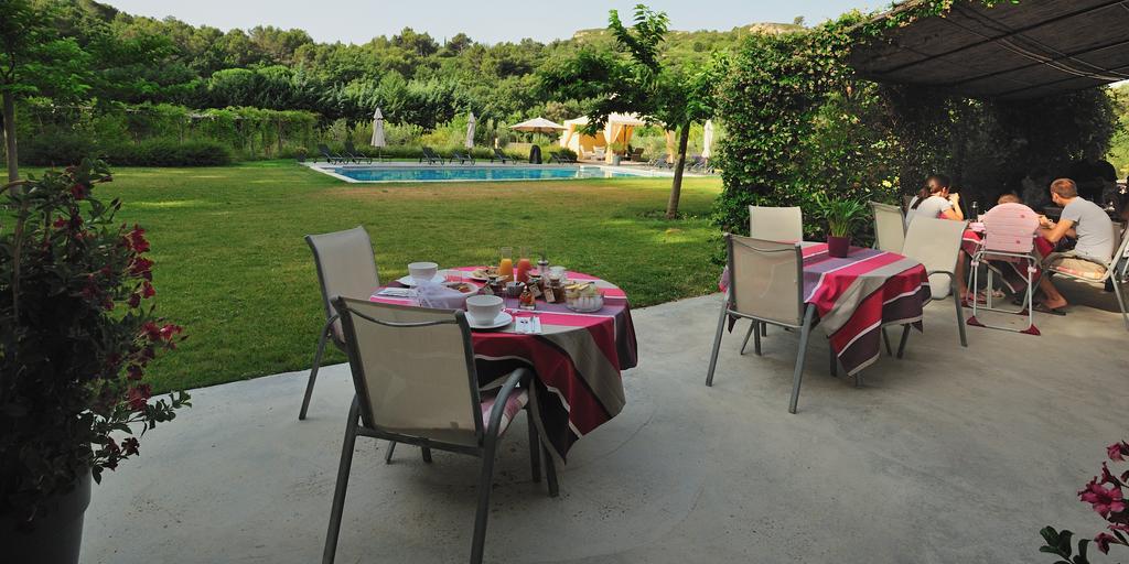 Mas De Lure Bed and Breakfast Salon-de-Provence Esterno foto