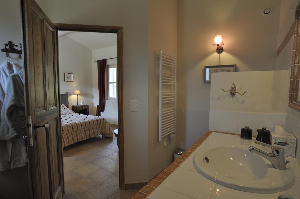 Mas De Lure Bed and Breakfast Salon-de-Provence Esterno foto