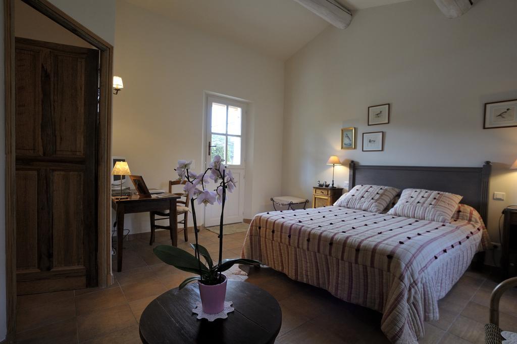 Mas De Lure Bed and Breakfast Salon-de-Provence Esterno foto