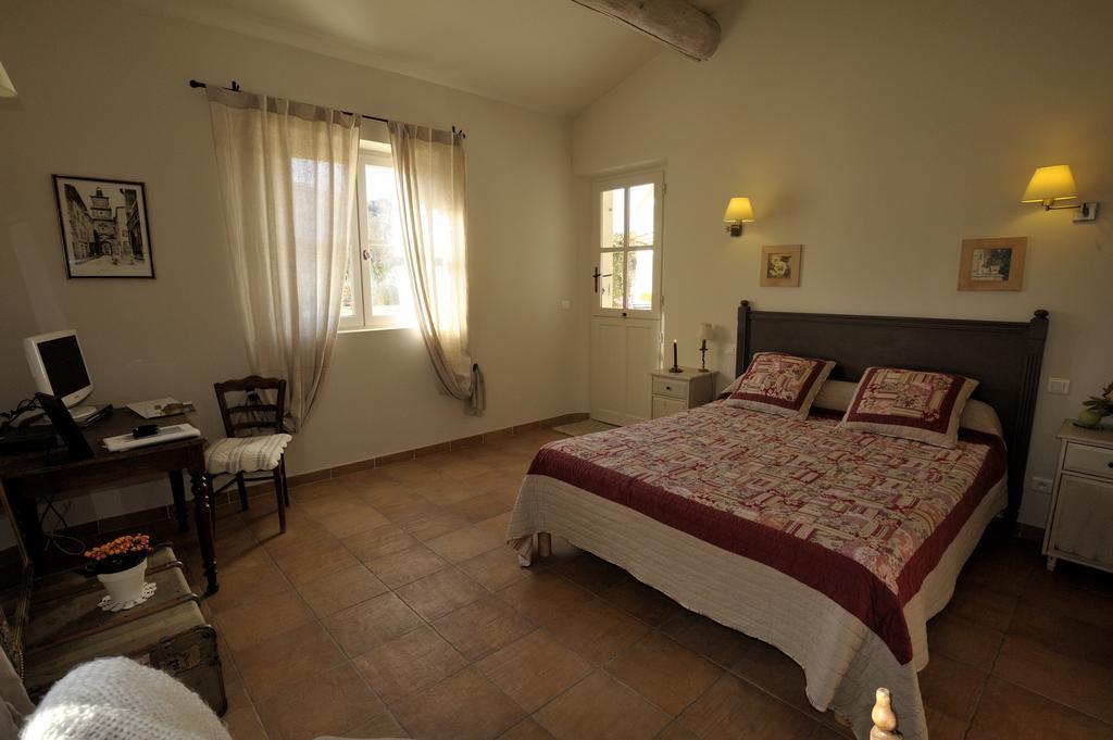 Mas De Lure Bed and Breakfast Salon-de-Provence Esterno foto