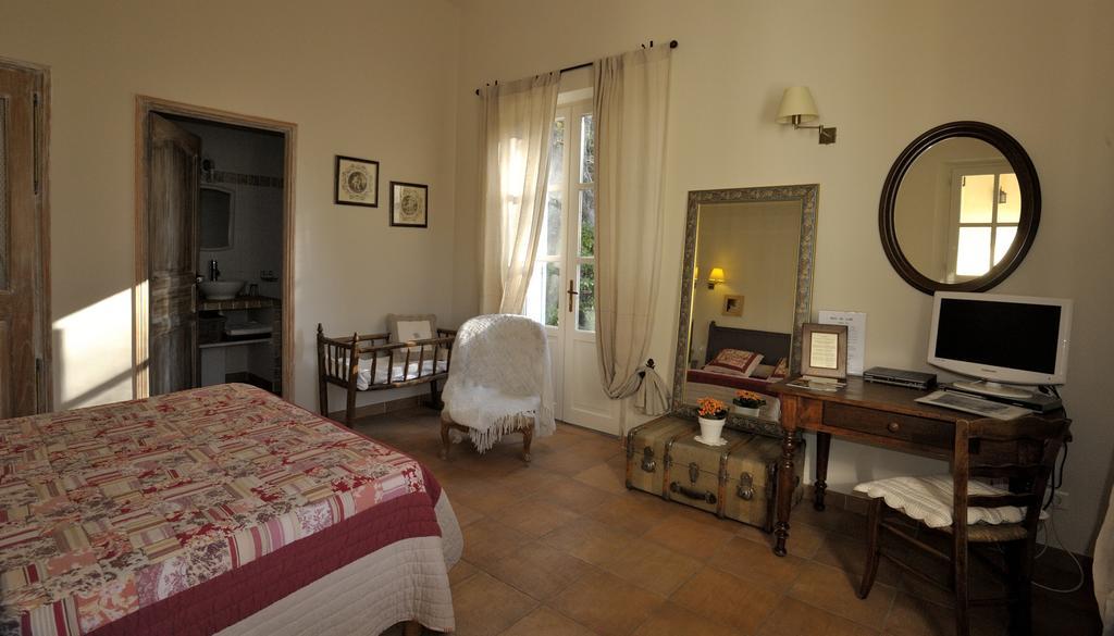 Mas De Lure Bed and Breakfast Salon-de-Provence Esterno foto