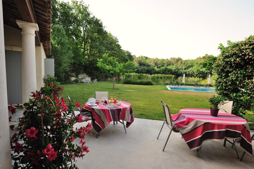 Mas De Lure Bed and Breakfast Salon-de-Provence Esterno foto